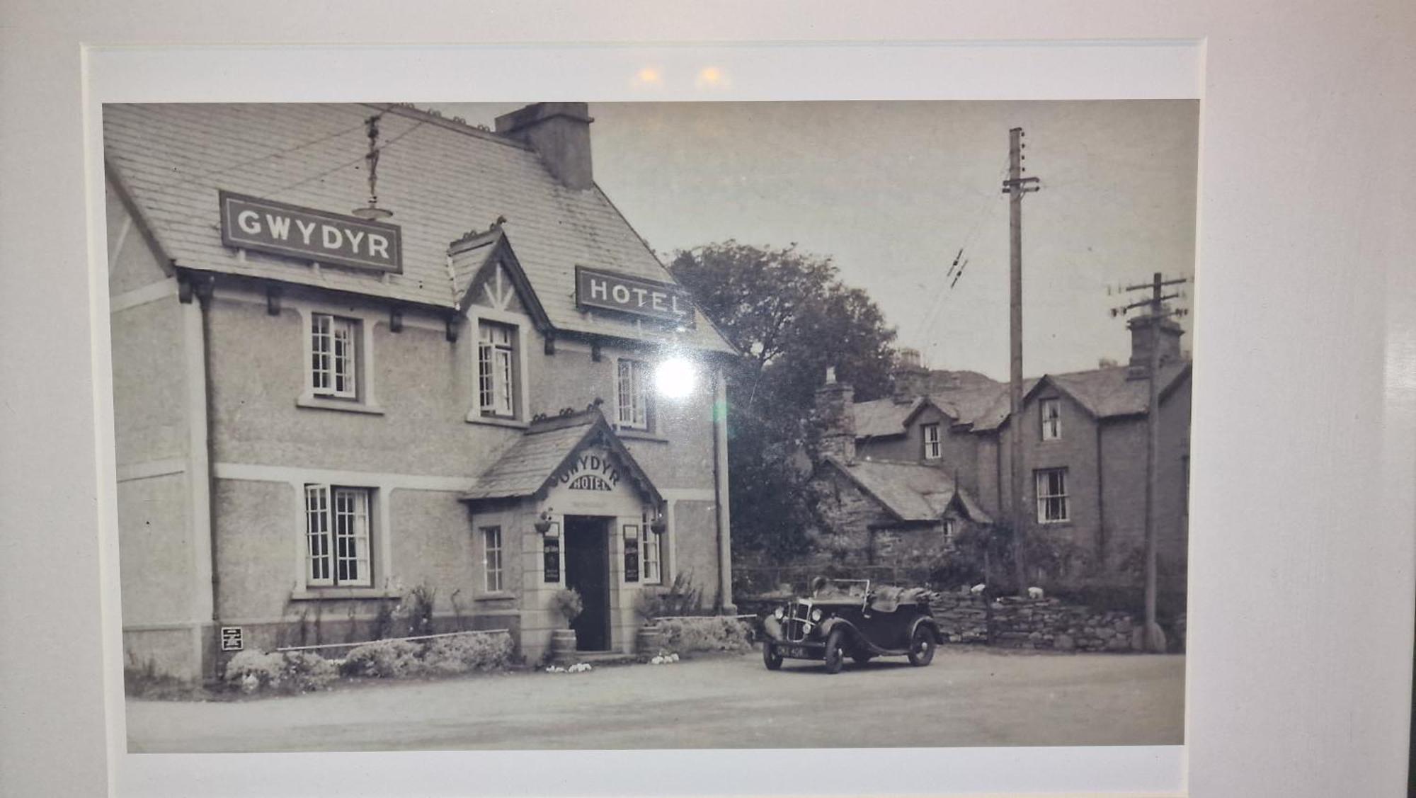 Y Gwydyr Hotel - Dolwyddelan Exterior foto